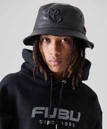 FUBU（ フブ）の「FUBU フブ FB BIG ブランド ロゴ ワッペン フェイクレザー バケットハット 帽子（ハット）」