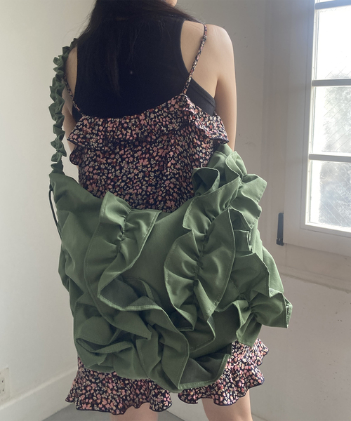 JOINT WORKS(ジョイントワークス)の「Casselini/キャセリーニ ボリュームフリルビッグショルダー(ショルダーバッグ・レディース・ブラック/カーキ/シルバー・FREE)」の2枚目の写真