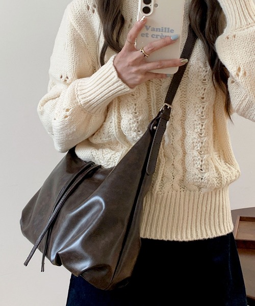 florist（フローリスト）の「【軽量・2WAY】レザータッチロングプルワンショルダーバッグ（ショルダーバッグ・レディース・モカ/ブラック・FREE）」の5枚目の写真