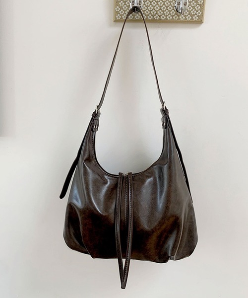 florist（フローリスト）の「【軽量・2WAY】レザータッチロングプルワンショルダーバッグ（ショルダーバッグ・レディース・モカ/ブラック・FREE）」の7枚目の写真