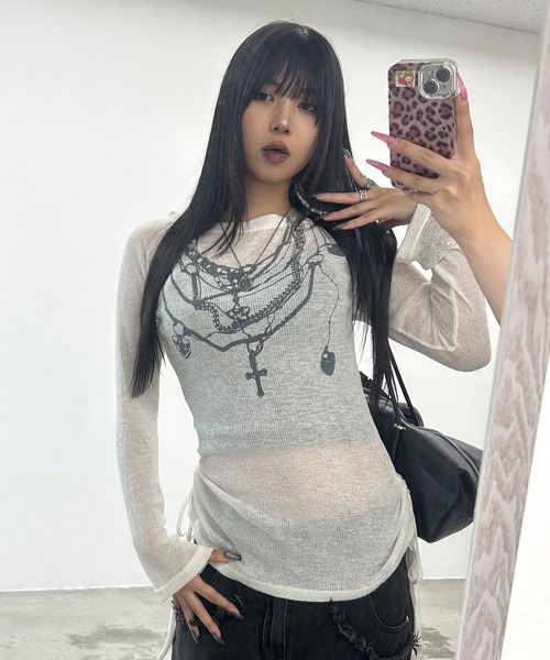 .KOM(ドットコム)の「A'GEM/9 × .kom 『.Kom/ドットケーオーエム』 ネックレスプリントトップス(Tシャツ/カットソー・レディース・ホワイト/ブラック・M)」の15枚目の写真