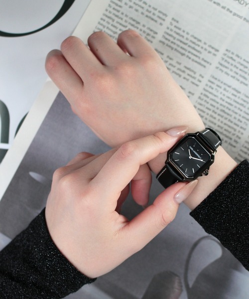 KARL LAGERFELD（カールラガーフェルド）の「「KARL LAGERFELD/カール・ラガーフェルド」スクエア クラシック - キルティング ブラック レザー（アナログ腕時計・レディース・ブラック×ブラック/ブラック×ホワイト/ブラック×シルバー・FREE）」の2枚目の写真