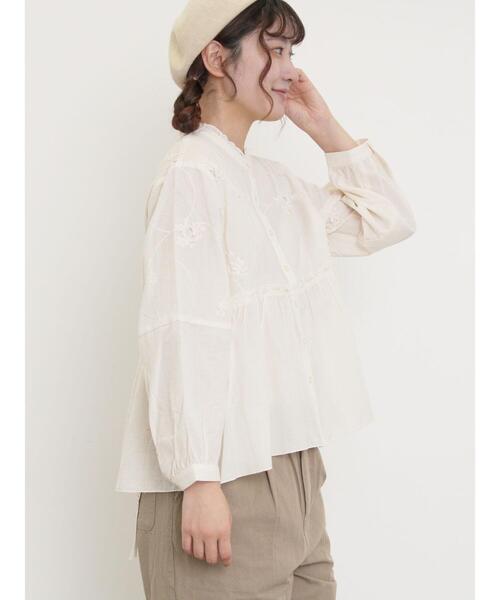 Samansa Mos2（サマンサ モスモス）の「3D刺繍切替ギャザーブラウス（シャツ/ブラウス・レディース・キナリ/グリーン/オフホワイト/ブラック・F）」の16枚目の写真