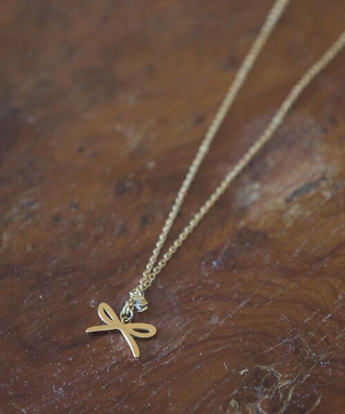 earth music&ecology（アースミュージックアンドエコロジー）の「【ステンレス】リボンモチーフネックレス（ネックレス・レディース・ゴールド/シルバー・FREE）」の2枚目の写真