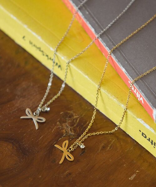 earth music&ecology（アースミュージックアンドエコロジー）の「【ステンレス】リボンモチーフネックレス（ネックレス・レディース・ゴールド/シルバー・FREE）」の3枚目の写真