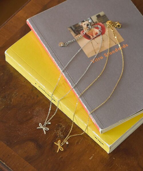 earth music&ecology（アースミュージックアンドエコロジー）の「【ステンレス】リボンモチーフネックレス（ネックレス・レディース・ゴールド/シルバー・FREE）」の4枚目の写真