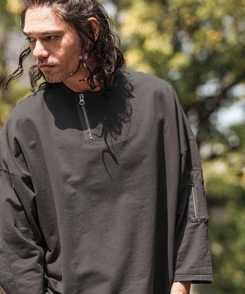 CAMBIO(カンビオ)の「mt9733- Zipper Neck 3-4 Sleeve Cut sew 半端袖カットソー(Tシャツ/カットソー・メンズ・ホワイト/ブラック/チャコール・S/M/L)」の3枚目の写真