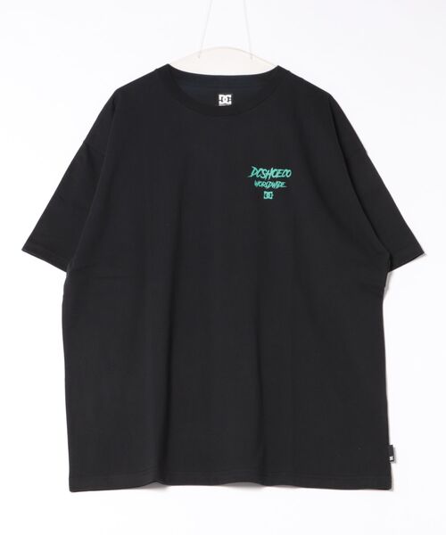 DC SHOES(ディーシーシューズ)の「25 SKATE SKULL SS/DCバックプリント半袖Tシャツ(Tシャツ/カットソー・メンズ・ブラック/ホワイト/その他/ブラック×ピンク・MEDIUM/LARGE/X-LARGE)」の3枚目の写真