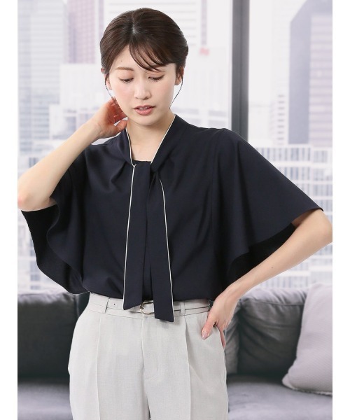 m.f.editorial（エムエフエディトリアル）の「【ストレッチ】m.f.エディトリアルレディース 配色ボウタイ 半袖比翼ブラウス（シャツ/ブラウス・レディース・ベージュ/ネイビー/ホワイト・MEDIUM/LARGE）」の3枚目の写真