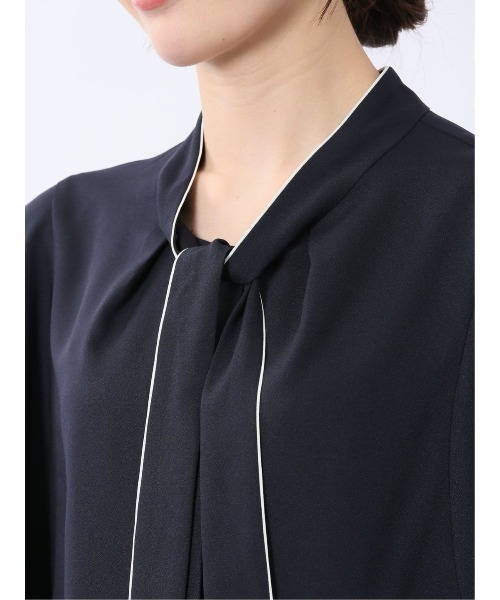 m.f.editorial（エムエフエディトリアル）の「【ストレッチ】m.f.エディトリアルレディース 配色ボウタイ 半袖比翼ブラウス（シャツ/ブラウス・レディース・ベージュ/ネイビー/ホワイト・MEDIUM/LARGE）」の21枚目の写真