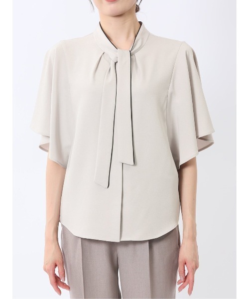 m.f.editorial（エムエフエディトリアル）の「【ストレッチ】m.f.エディトリアルレディース 配色ボウタイ 半袖比翼ブラウス（シャツ/ブラウス・レディース・ベージュ/ネイビー/ホワイト・MEDIUM/LARGE）」の8枚目の写真