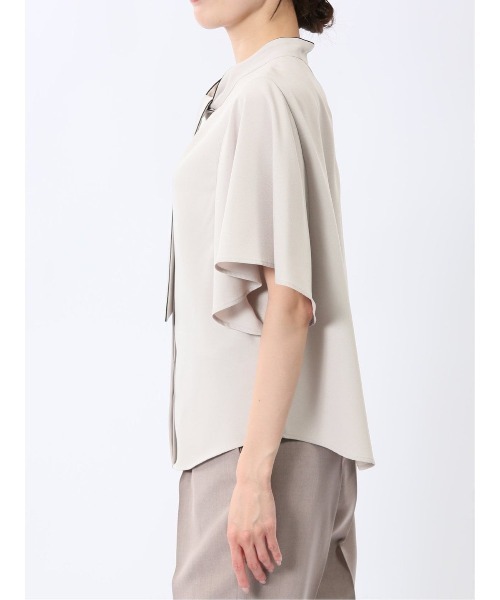 m.f.editorial（エムエフエディトリアル）の「【ストレッチ】m.f.エディトリアルレディース 配色ボウタイ 半袖比翼ブラウス（シャツ/ブラウス・レディース・ベージュ/ネイビー/ホワイト・MEDIUM/LARGE）」の9枚目の写真