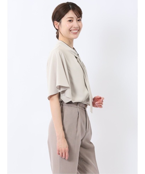 m.f.editorial（エムエフエディトリアル）の「【ストレッチ】m.f.エディトリアルレディース 配色ボウタイ 半袖比翼ブラウス（シャツ/ブラウス・レディース・ベージュ/ネイビー/ホワイト・MEDIUM/LARGE）」の16枚目の写真