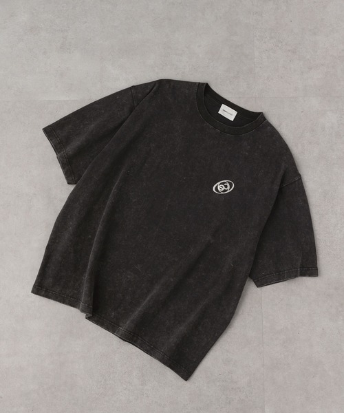 EMMA CLOTHES(エマクローズ)の「ヴィンテージ加工 ピグメント3Dメタルロゴプリント半袖Tシャツ(Tシャツ/カットソー・メンズ・ブラック/グレー/ネイビー/ブラウン・M/L)」の12枚目の写真