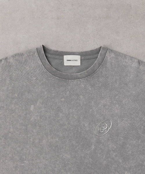 EMMA CLOTHES(エマクローズ)の「ヴィンテージ加工 ピグメント3Dメタルロゴプリント半袖Tシャツ(Tシャツ/カットソー・メンズ・ブラック/グレー/ネイビー/ブラウン・M/L)」の14枚目の写真