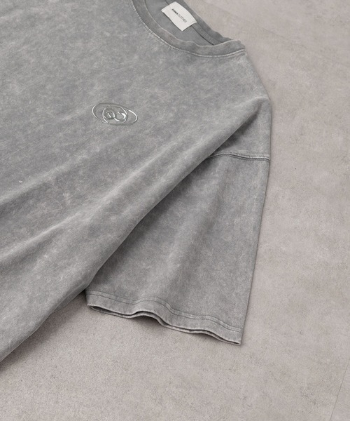 EMMA CLOTHES(エマクローズ)の「ヴィンテージ加工 ピグメント3Dメタルロゴプリント半袖Tシャツ(Tシャツ/カットソー・メンズ・ブラック/グレー/ネイビー/ブラウン・M/L)」の17枚目の写真