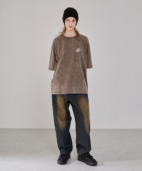 EMMA CLOTHES(エマクローズ)の「ヴィンテージ加工 ピグメント3Dメタルロゴプリント半袖Tシャツ(Tシャツ/カットソー・メンズ・ブラック/グレー/ネイビー/ブラウン・M/L)」の21枚目の写真