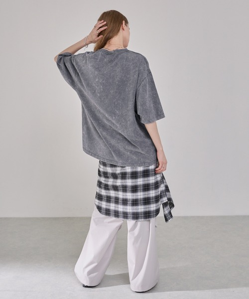 EMMA CLOTHES(エマクローズ)の「ヴィンテージ加工 ピグメント3Dメタルロゴプリント半袖Tシャツ(Tシャツ/カットソー・メンズ・ブラック/グレー/ネイビー/ブラウン・M/L)」の8枚目の写真