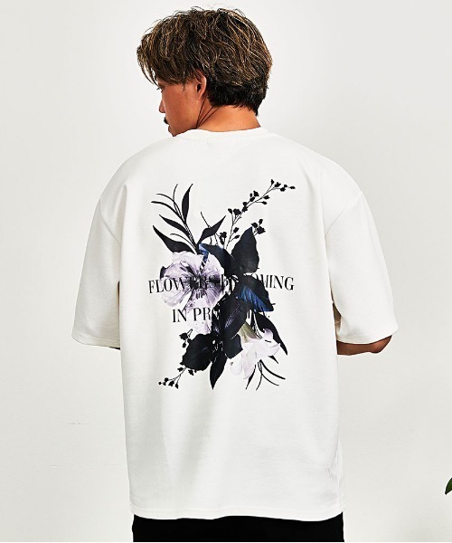 CavariA(キャバリア)の「『CavariA/キャバリア』クルーネックフラワーデジタルプリント半袖Tシャツ(Tシャツ/カットソー・メンズ・グレー/ブラック/ホワイト・L/M)」の2枚目の写真