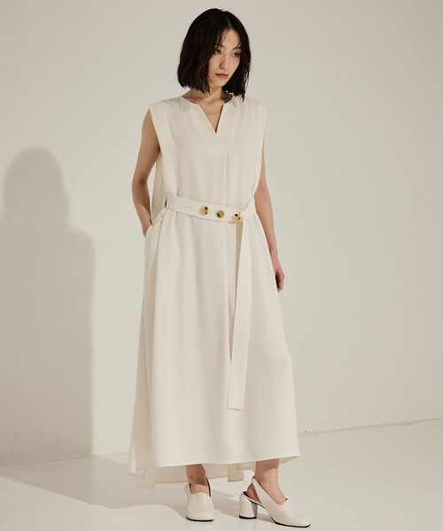 STUDIOUS(ステュディオス)の「【STUDIOUS/ステュディオス】Back Satin Belted Dress/バックサテンベルトドレス(ワンピース・レディース・ホワイト/ブラック・2/1)」の4枚目の写真