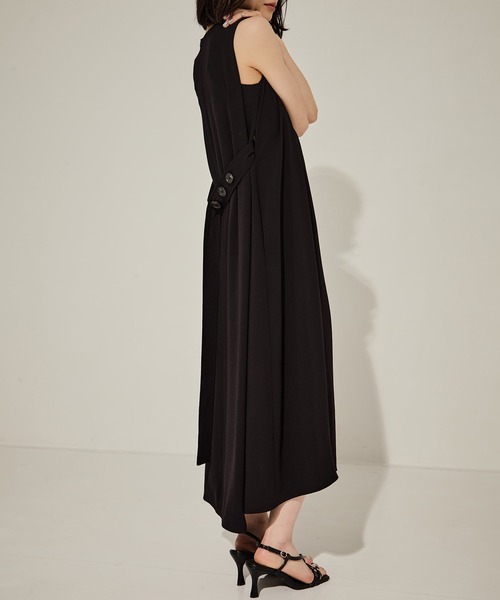 STUDIOUS（ステュディオス）の「【STUDIOUS/ステュディオス】Back Satin Belted Dress/バックサテンベルトドレス/ウォッシャブル/小尻効果/接触冷感/吸水速乾/紫外線防止（ワンピース・レディース・ホワイト/ブラック・2/1）」の22枚目の写真