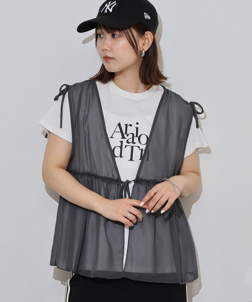 atONE(アットワン)の「シフォンベスト+天竺AラインシルエットTシャツアンサンブル(Tシャツ/カットソー・レディース・ブラック/チャコール/ブルーグレー・L/M/3L/LL)」の1枚目の写真