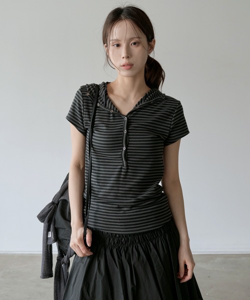 UNE MANSION(ユヌマンション)の「【UNE ORIGINAL】 シルバースナップボタンユニークストライプ ビッグフードTシャツカットソー(Tシャツ/カットソー・レディース・ピンク/バーガンディー/ブラック/カーキ・FREE)」の21枚目の写真