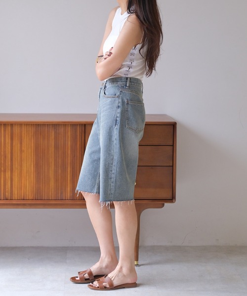 AKTE（アクテ）の「デニムハーフパンツ（デニムパンツ・レディース・ブラック/ブルー・1/2）」の3枚目の写真