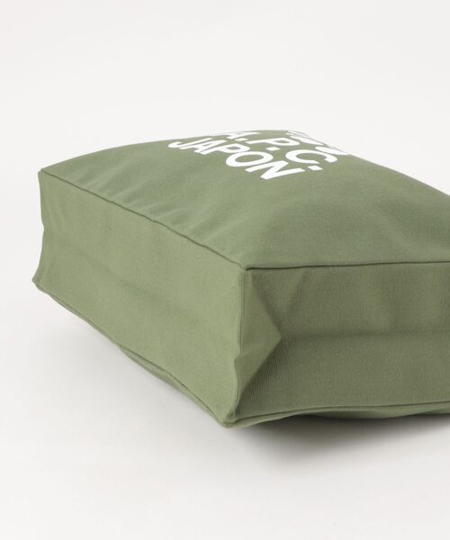 A.P.C.（アーペーセー）の「TOTE LOU EDAMAME（トートバッグ・メンズ・カーキ・ONESIZE）」の4枚目の写真