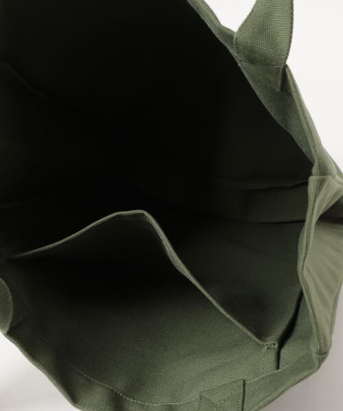 A.P.C.（アーペーセー）の「TOTE LOU EDAMAME（トートバッグ・メンズ・カーキ・ONESIZE）」の3枚目の写真