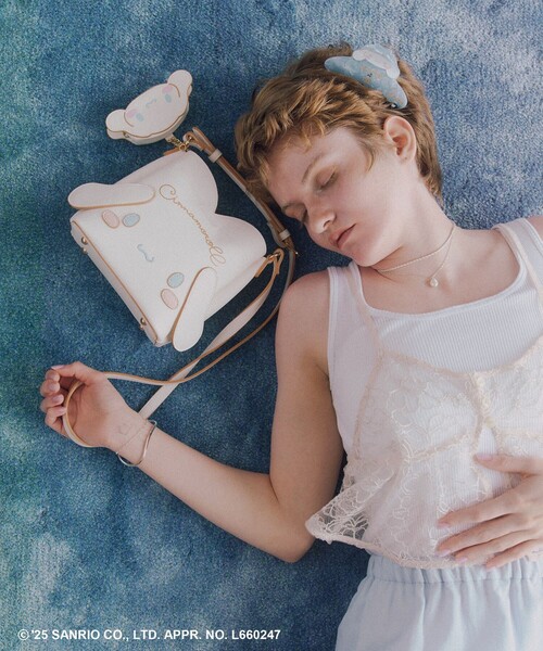 シナモロール VIS別注ハートカットバッグ(ミディアム) WEB/一部店舗