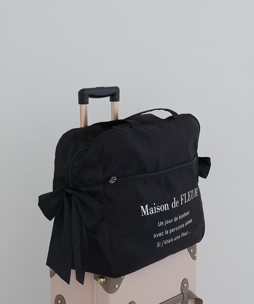 Maison de FLEUR（メゾンドフルール）の「サテンキャリーオンバッグ（ボストンバッグ・レディース・ピンク/ライトブルー/ライトピンク/ブラック・FREE）」の5枚目の写真