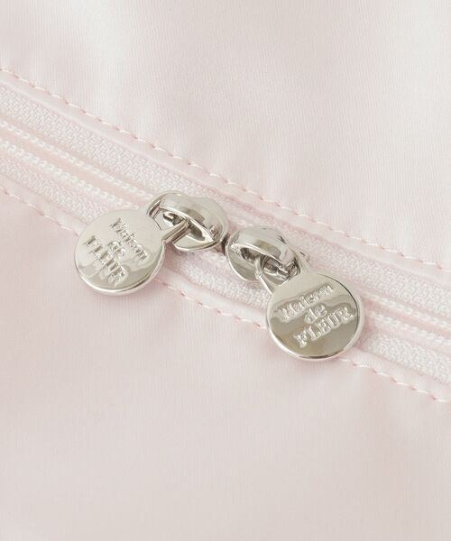 Maison de FLEUR（メゾンドフルール）の「サテンキャリーオンバッグ（ボストンバッグ・レディース・ピンク/ライトブルー/ライトピンク/ブラック・FREE）」の17枚目の写真