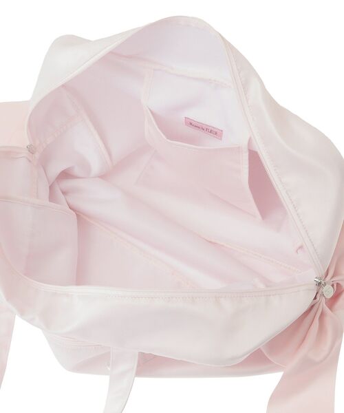 Maison de FLEUR（メゾンドフルール）の「サテンキャリーオンバッグ（ボストンバッグ・レディース・ピンク/ライトブルー/ライトピンク/ブラック・FREE）」の18枚目の写真
