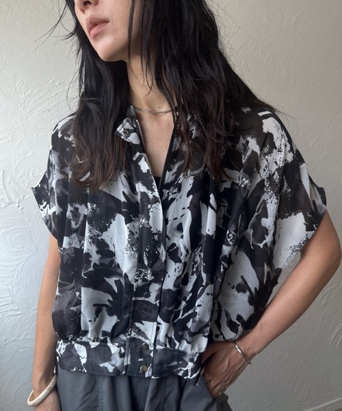 deux amour(ドゥーザムール)の「プリント生地ブルゾン(Tシャツ/カットソー・レディース・ブラウン/ブラック・M~L)」の6枚目の写真