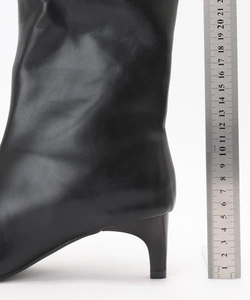 Lace Ladies(レースレディース)の「レザー調 ポインテッドトゥ ミドル丈 ヒール ブーツ(ブーツ・レディース・ブラック・22.5cm/23cm/23.5cm/24cm/24.5cm/25cm)」の3枚目の写真