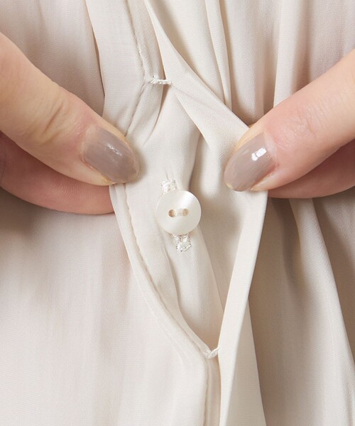 amaca（アマカ）の「割繊デシンブラウス（シャツ/ブラウス・レディース・オフホワイト/ブラウン系その他5・38/40）」の4枚目の写真