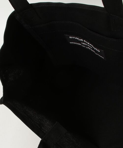 MEDICOM TOY(メディコムトイ)の「MLE 坂本龍一 「NEO GEO」 TOTE BAG(トートバッグ・メンズ・ブラック・FREE)」の5枚目の写真
