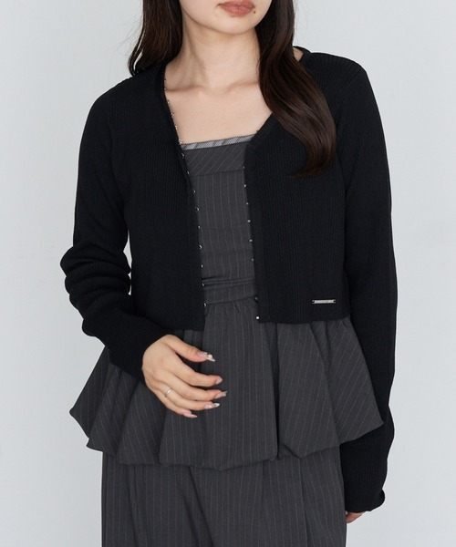 RAY CASSIN（レイカズン）の「コンパクトホックニットカーディガン（カーディガン/ボレロ・レディース・ブラック/ブラウン系その他2/グレー・FREE）」の2枚目の写真