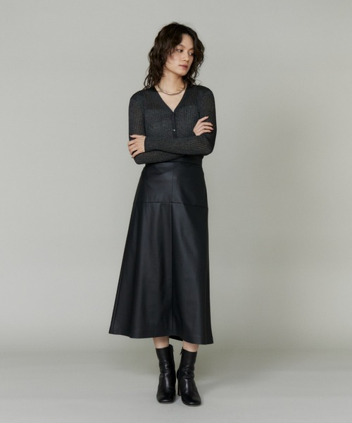 INED（イネド）の「ワイドリブVネックカーディガン（カーディガン/ボレロ・レディース・モカ/ブラック・9号）」の4枚目の写真
