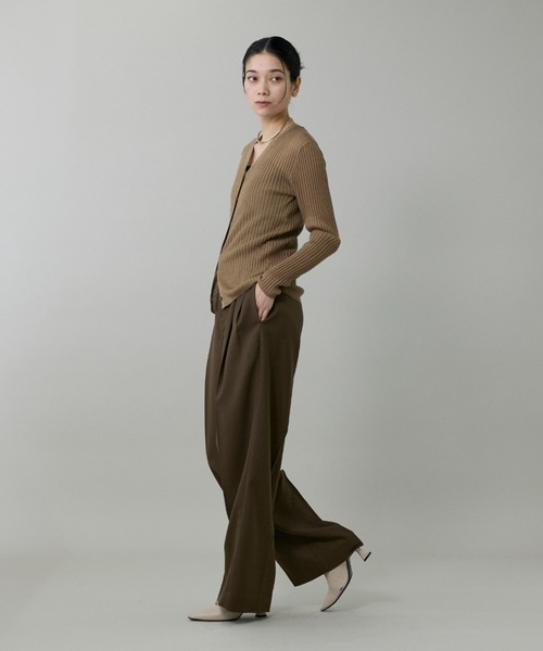 INED（イネド）の「ワイドリブVネックカーディガン（カーディガン/ボレロ・レディース・モカ/ブラック・9号）」の7枚目の写真