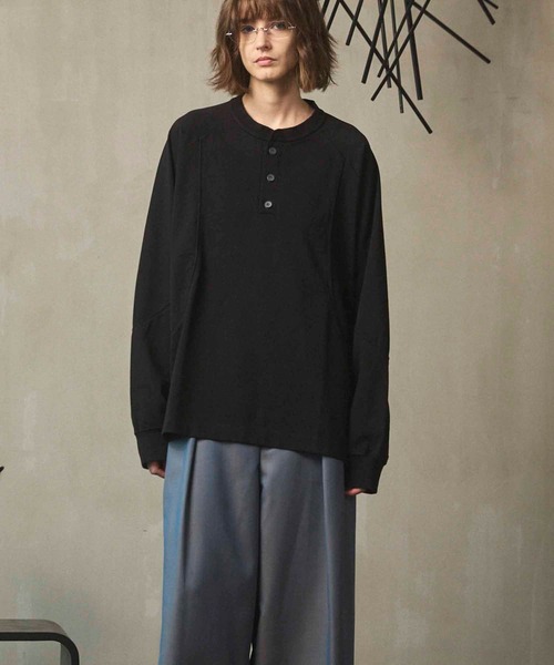 MAISON SPECIAL(メゾンスペシャル)の「《UNISEX》Curve switching Prime-Over Henry Neck Long Sleeve T-Shirt/カーブスウィッチングプライムオーバーヘンリーネックロングスリーブティーシャツ【MAISON SPECIAL/メゾンスペシャル】(Tシャツ/カットソー・メンズ・ブラック/グリーン/ライトグリーン/グレイッシュベージュ・0/1/2)」の11枚目の写真