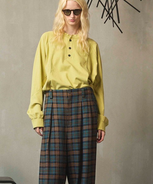MAISON SPECIAL(メゾンスペシャル)の「《UNISEX》Curve switching Prime-Over Henry Neck Long Sleeve T-Shirt/カーブスウィッチングプライムオーバーヘンリーネックロングスリーブティーシャツ【MAISON SPECIAL/メゾンスペシャル】(Tシャツ/カットソー・メンズ・ブラック/グリーン/ライトグリーン/グレイッシュベージュ・0/1/2)」の20枚目の写真