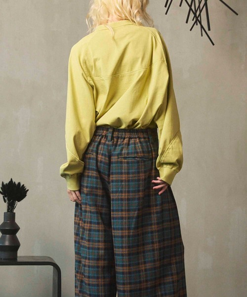 MAISON SPECIAL(メゾンスペシャル)の「《UNISEX》Curve switching Prime-Over Henry Neck Long Sleeve T-Shirt/カーブスウィッチングプライムオーバーヘンリーネックロングスリーブティーシャツ【MAISON SPECIAL/メゾンスペシャル】(Tシャツ/カットソー・メンズ・ブラック/グリーン/ライトグリーン/グレイッシュベージュ・0/1/2)」の22枚目の写真