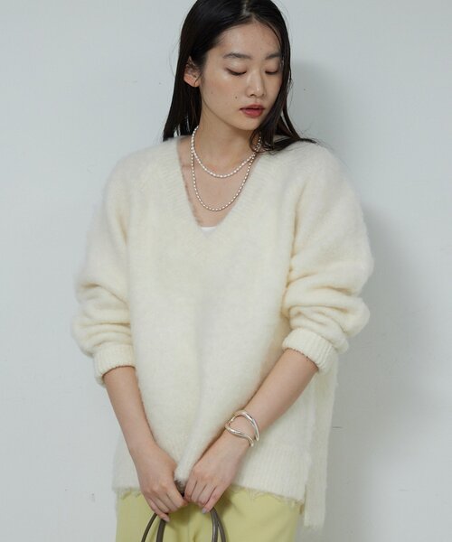 GALLARDAGALANTE（ガリャルダガランテ）の「ブラッシュVネックニット（ニット/セーター・レディース・ホワイト/ライトグレー/オレンジ・FREE）」の4枚目の写真