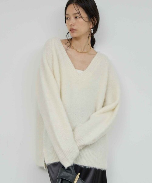 GALLARDAGALANTE（ガリャルダガランテ）の「ブラッシュVネックニット（ニット/セーター・レディース・ホワイト/ライトグレー/オレンジ・FREE）」の10枚目の写真