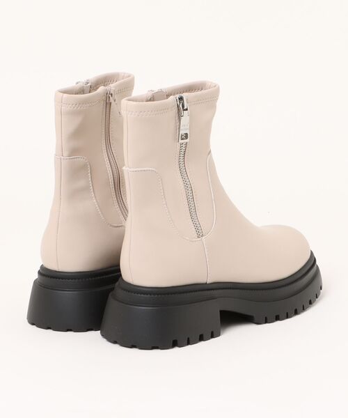 STEVE MADDEN(スティーブマデン)の「厚底サイドジップブーツ/S.MADDEN ROADMAP-VA(ブーツ・レディース・ブラック/アイボリー・22.5cm/23.0cm/23.5cm/23.5-24/24.0cm/24.5cm)」の4枚目の写真