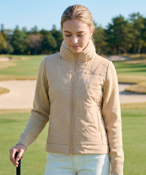 FILA GOLF(フィラゴルフ )の「FILA GOLF フィラゴルフ ゴルフウェア ワンポイント ロゴ ストレッチ 保温 中綿入り ハイブリッドジャケット(ブルゾン・レディース・ベージュ/ブラック/オフホワイト・M/L/LL)」の1枚目の写真