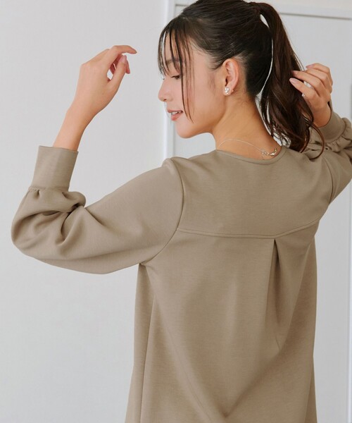 Tiaclasse(ティアクラッセ)の「ボンディングパフスリーブチュニック(Tシャツ/カットソー・レディース・モカ/チャコールグレー/ブラック/ホワイト系・S/M/L)」の20枚目の写真
