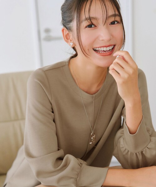 Tiaclasse(ティアクラッセ)の「ボンディングパフスリーブチュニック(Tシャツ/カットソー・レディース・モカ/チャコールグレー/ブラック/ホワイト系・S/M/L)」の22枚目の写真
